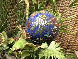 10-inch Gazing Ball for Garden - Crackled Glass Mosaic Gazing Globe for Outside